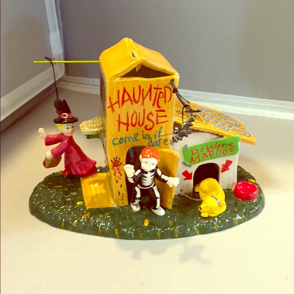 Dept 56 Snow VillageHalloween collection